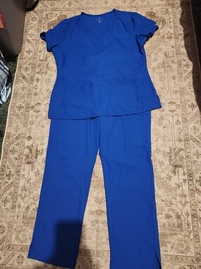 Med Couture Women's Straight Leg Scrub Set in Royal Blue